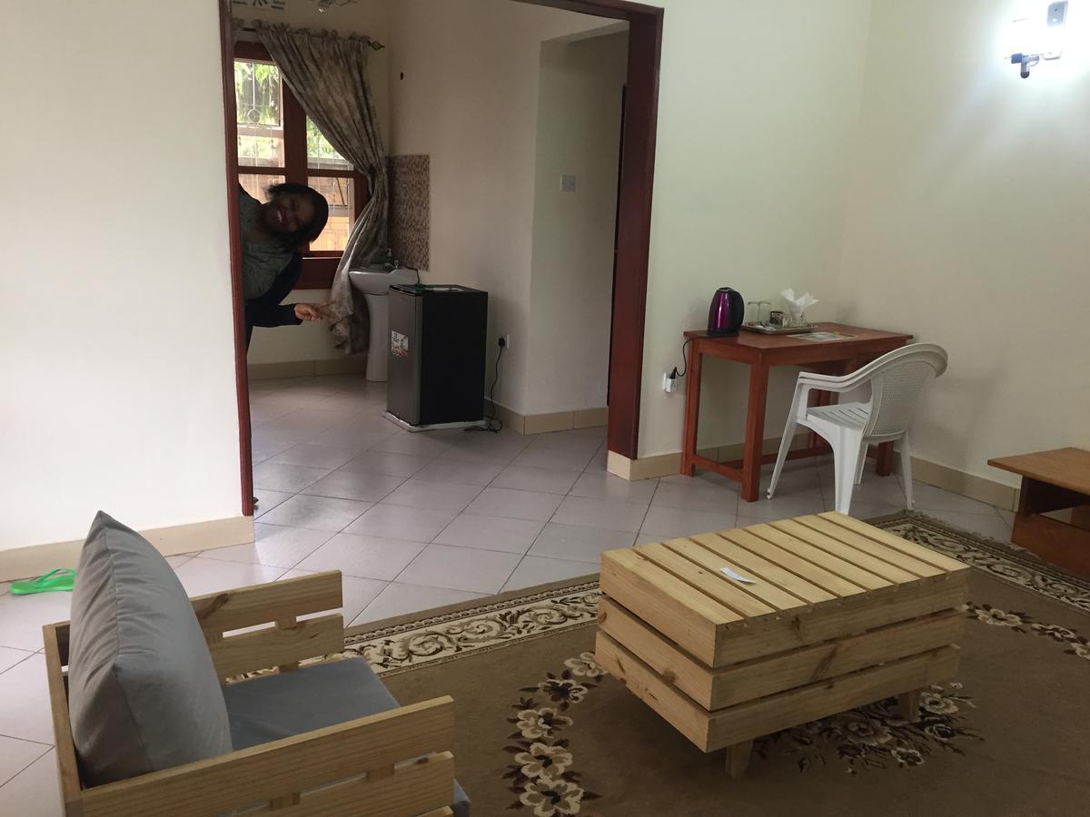 לינה וארוחת בוקר Boma la Ngombe Le Parlour מראה חיצוני תמונה